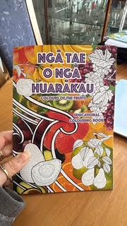 Ngā tae o ngā huarākau(colours of the fruits)